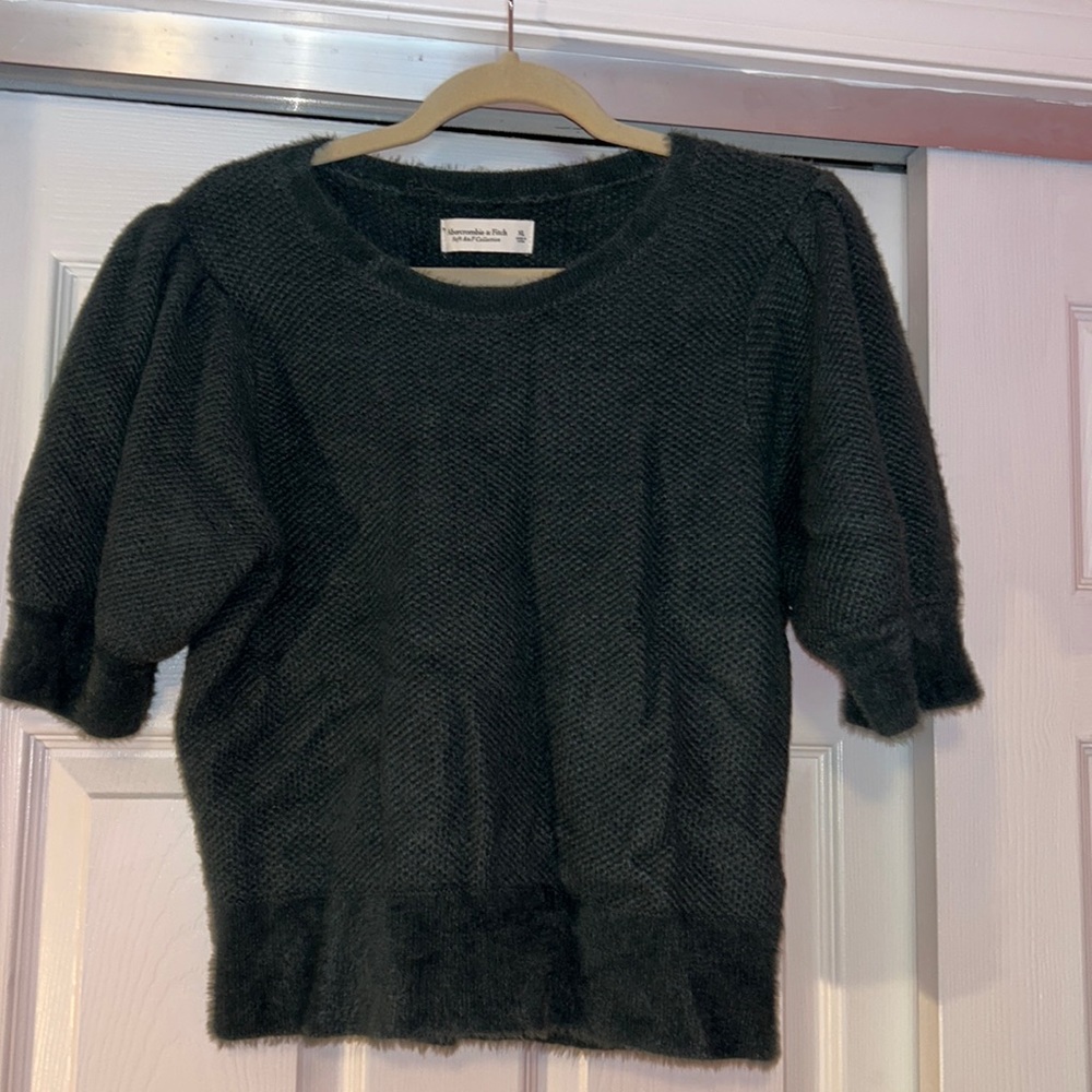 Short sleeve sweater